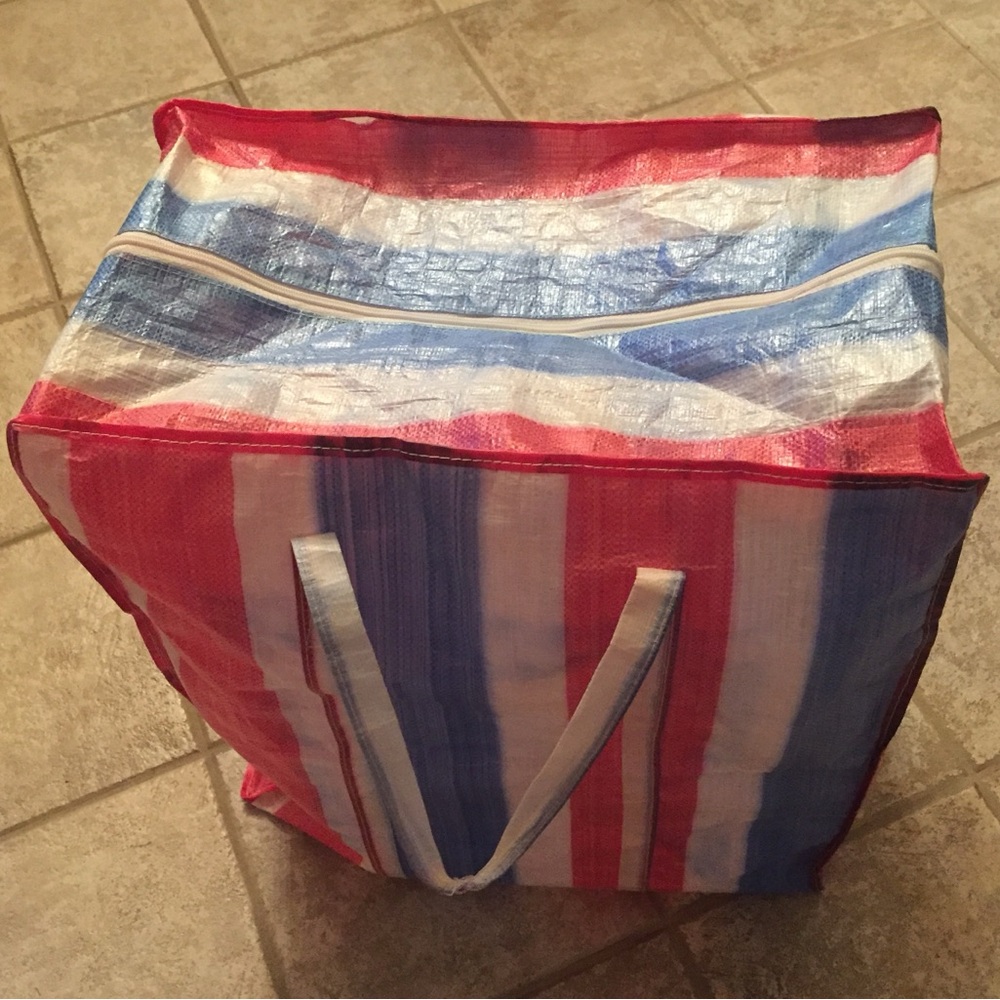 ☀️SUMMER BLOWOUT ITEM☀️ XL Zippered Tote Bag with handles